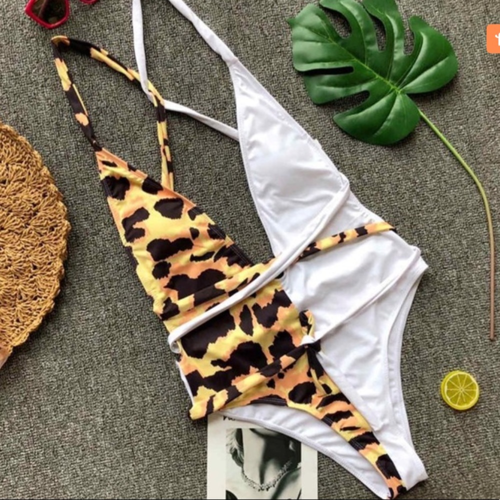 ⭐️🖤 La Farrah Sexy Leopard Deep V Swimsuit - Picture 6 of 8